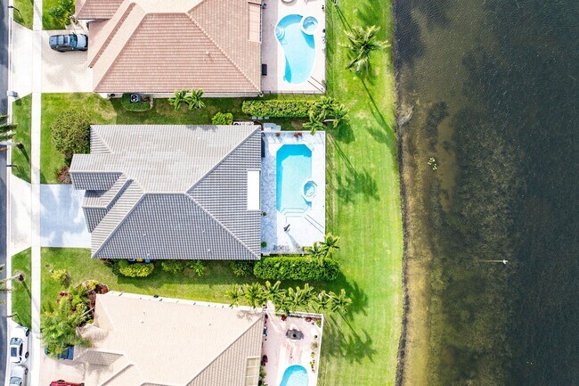 Building Photo - 12403 Cascades Pointe Dr