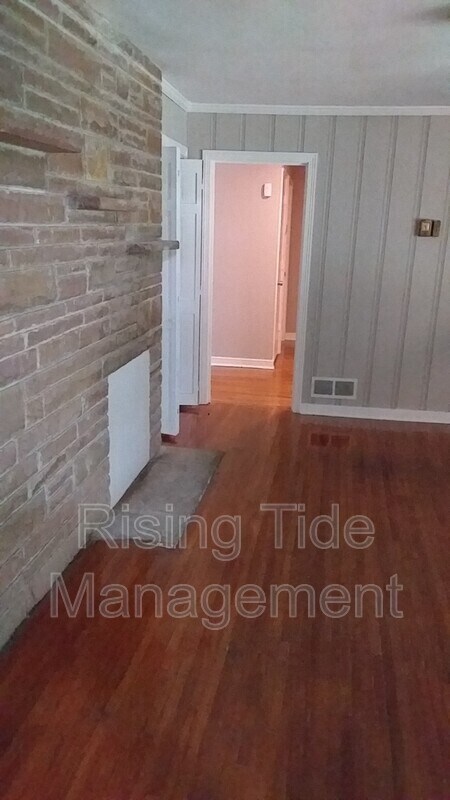 Building Photo - 316 20th Ave NE