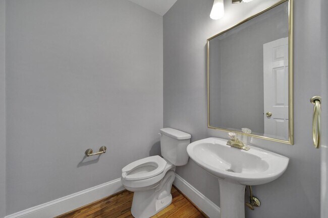 Building Photo - Spacious Four Bedroom Home!