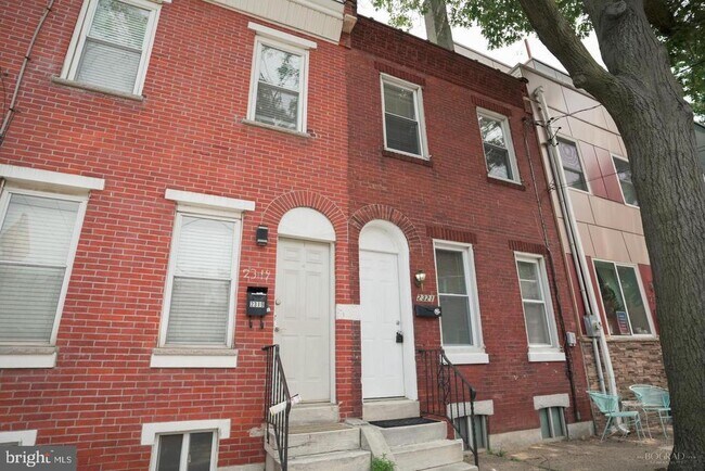 Building Photo - 2321 E Boston St