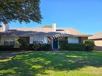 Building Photo - 3/2 Duplex in Midway ISD!