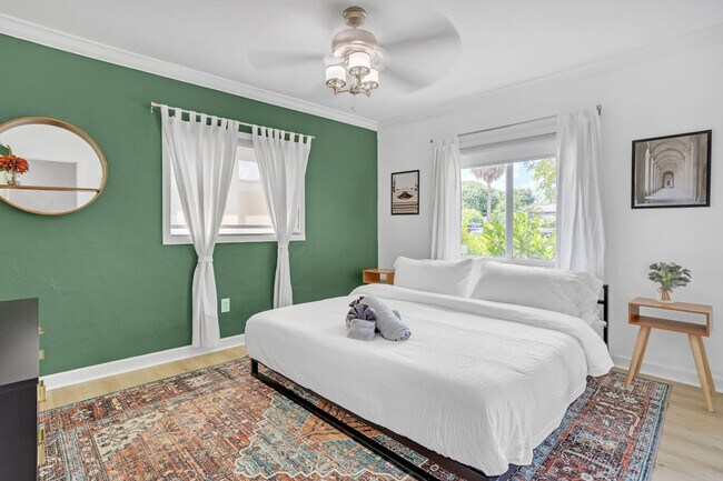 Building Photo - 571 Lee Dr