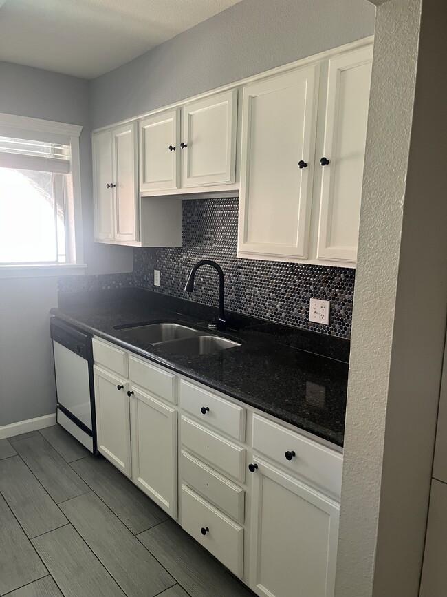 Building Photo - 1650 N 87th Terrace