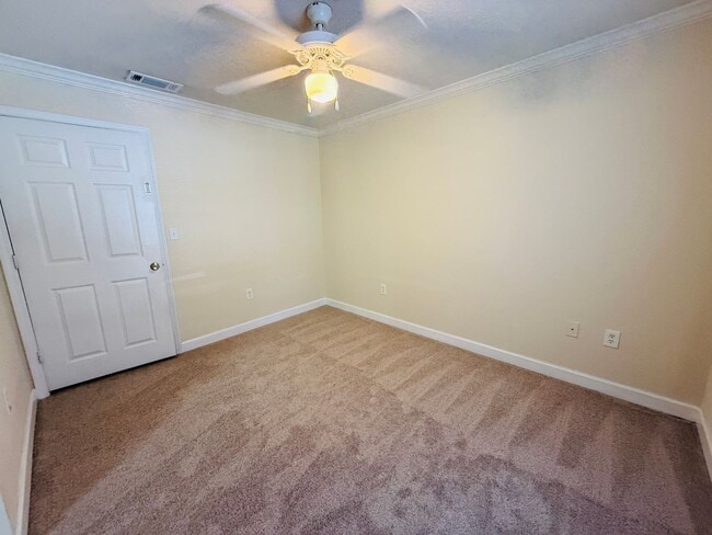 Building Photo - 18557 Bridle Club Dr