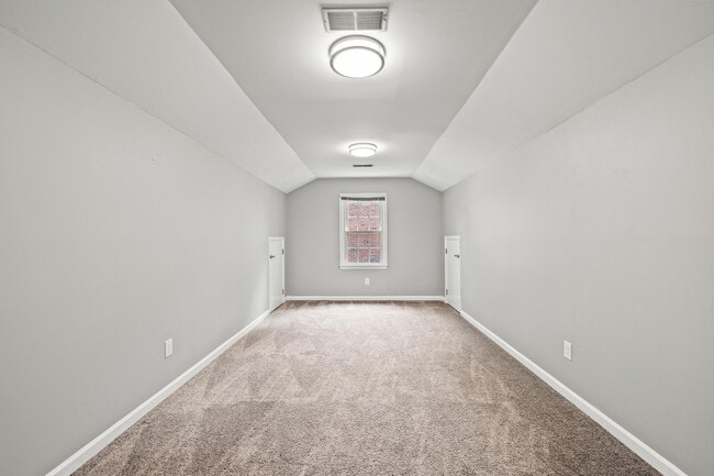 Building Photo - 2152 Sallee Dr