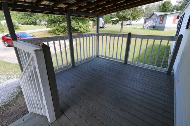 Building Photo - Newly Renovated Home