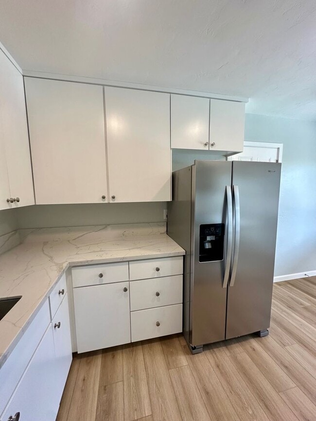 Building Photo - COMING SOON--2 bed/1 bath in IB