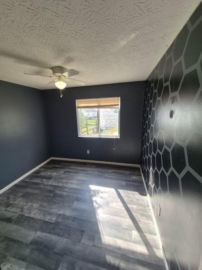 Building Photo - 2258 Antoinette Way