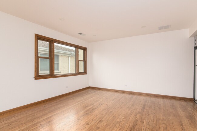 Building Photo - 8440 W Windsor Ave