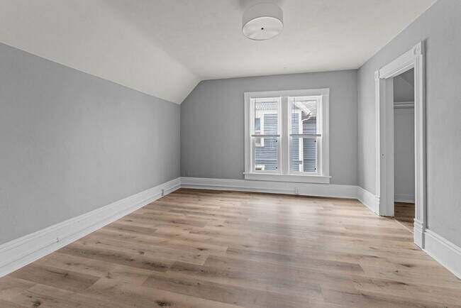 Building Photo - 506 E Parkway Ave