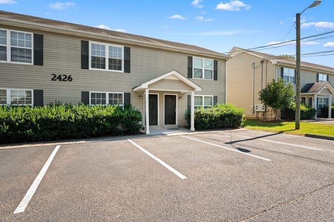 Building Photo - 2426 Willowbrook Dr