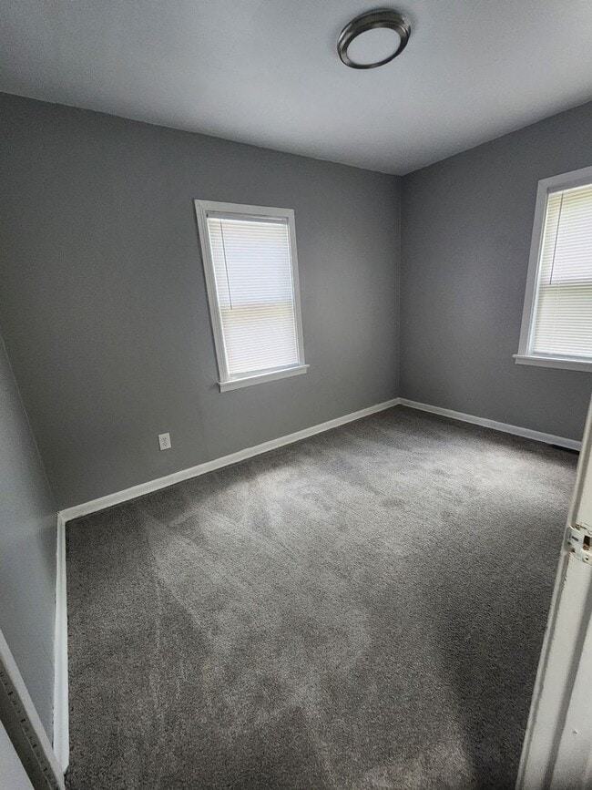 Building Photo - One Level VERY updated Home with (1) Car G...