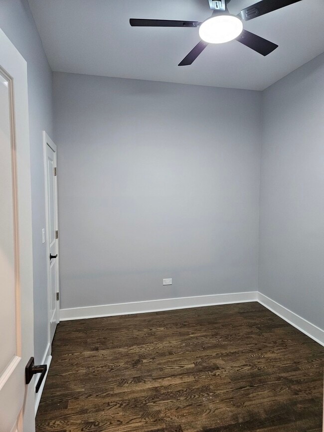 Building Photo - 831 S Western Ave