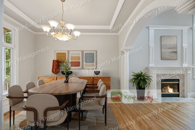 Building Photo - Like-New and HUGE 5-Bedroom Home in Prime Bellevue Location!!