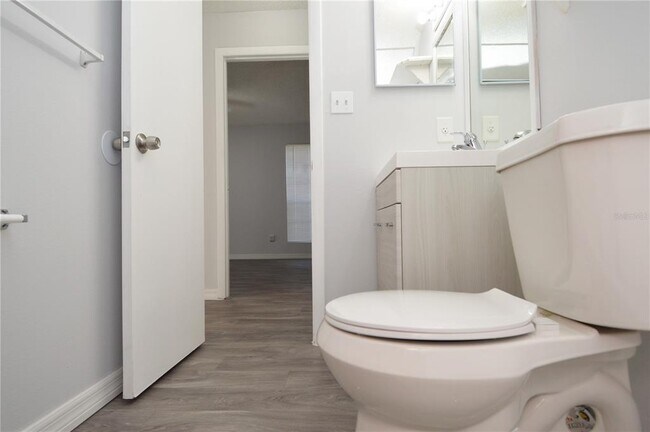 Building Photo - 8635 Mallard Reserve Dr