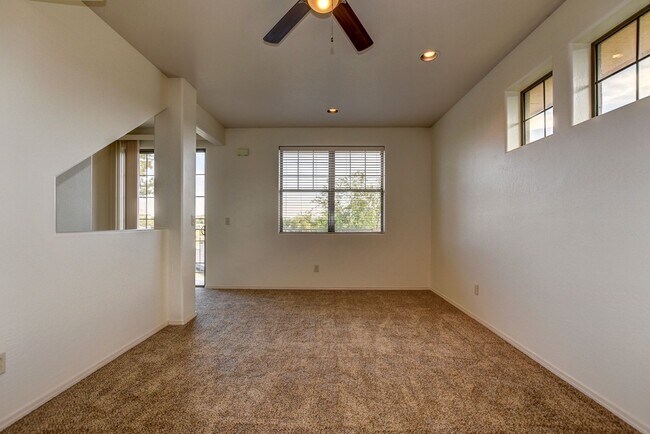 Building Photo - 221 Spring St