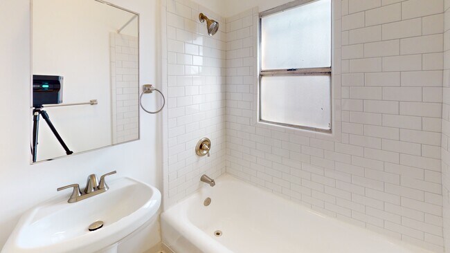 Bathroom - Casa Bonita Apartments