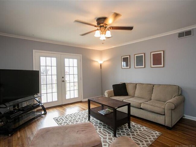 Building Photo - Brookside Bungalow!