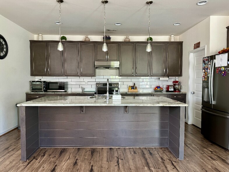 Building Photo - 4001 Tin Roof Way