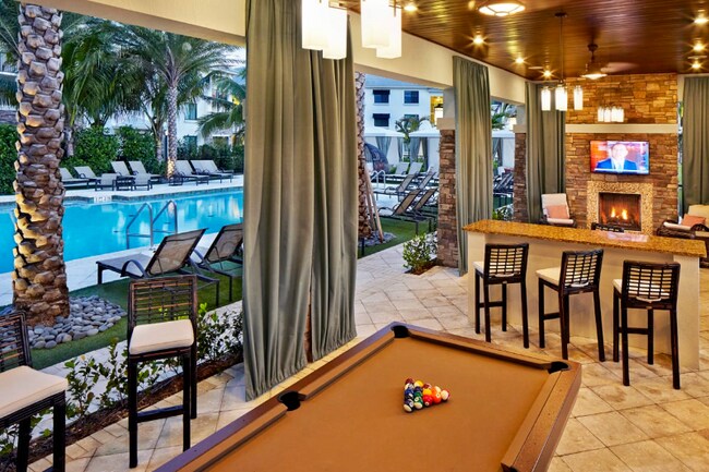 Building Photo - 5351 W Hillsboro Blvd