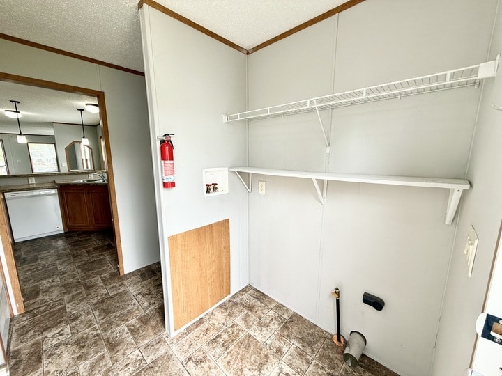 Building Photo - 15588 Pine Ridge Dr