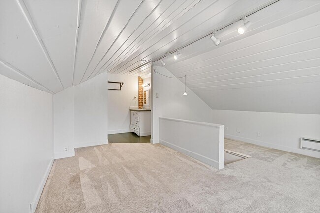 Building Photo - Inviting, remodeled 3-bdr/1.5-bath in Division/Hawthorne duplex—Privacy, A/C, parking, & storage