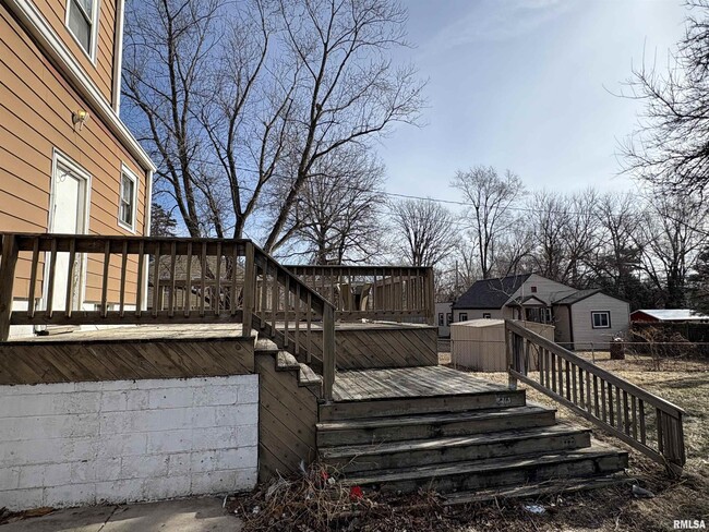 Building Photo - 2214 W Tripp Ave