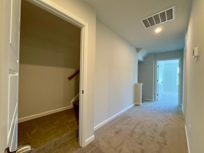 Building Photo - 276 Shingle Oak Rd