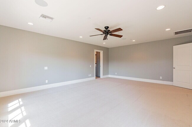 Building Photo - 6433 E Calle Camelia