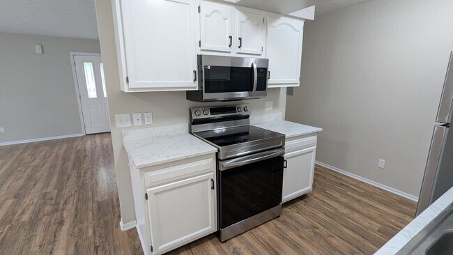 Building Photo - MN Cedar Village (873)