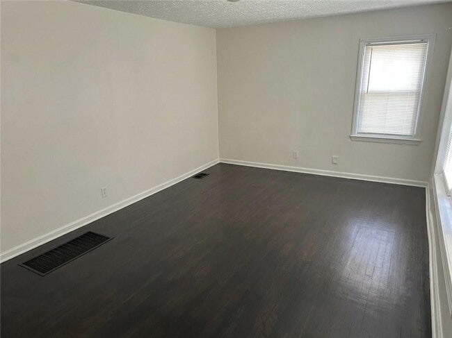 Building Photo - 1427 Westmont Rd SW