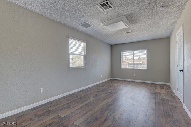 Building Photo - 5022 Carmel Ave