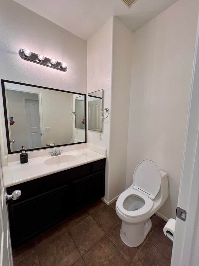 Building Photo - 728 Mira Grande