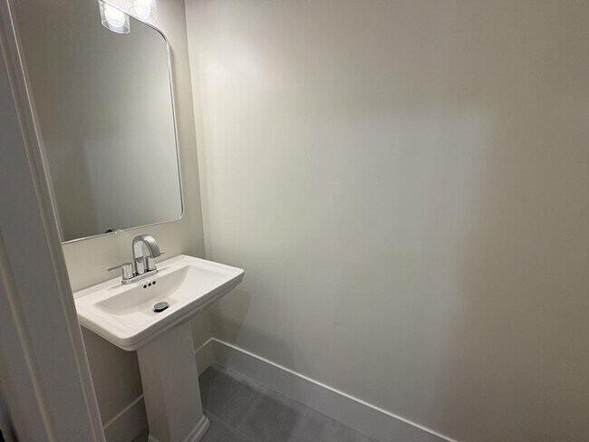 Building Photo - 68 W 4750 N