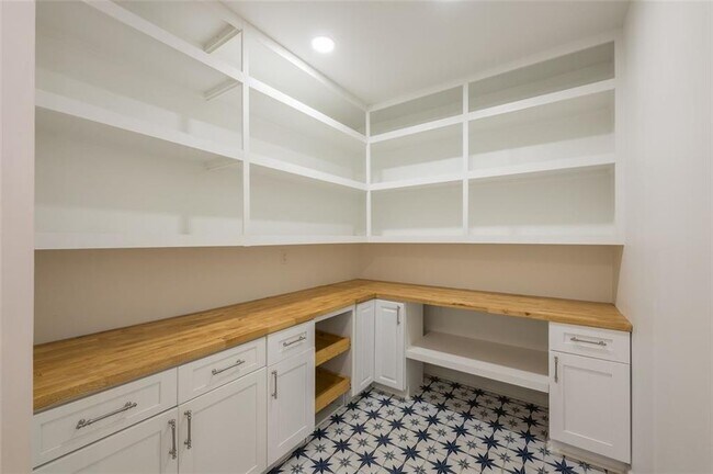 Building Photo - 1018 Berne St SE