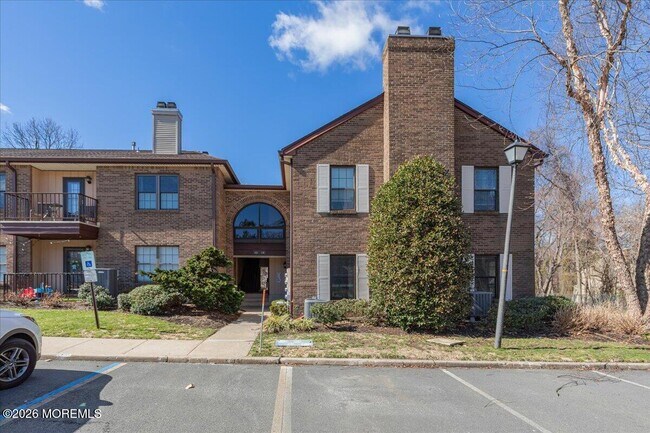 Building Photo - 114 Wellington Pl