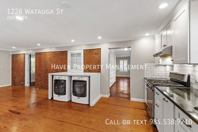 Building Photo - 1228 Watauga St