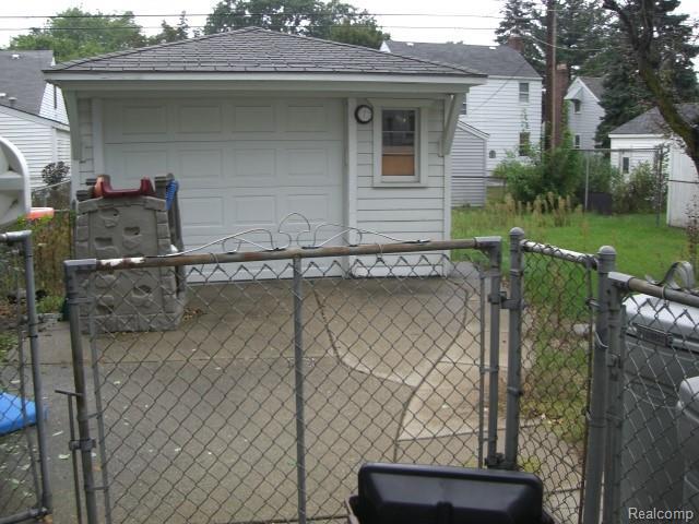 Building Photo - 2045 Central St