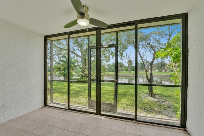 Building Photo - 3750 Inverrary Dr