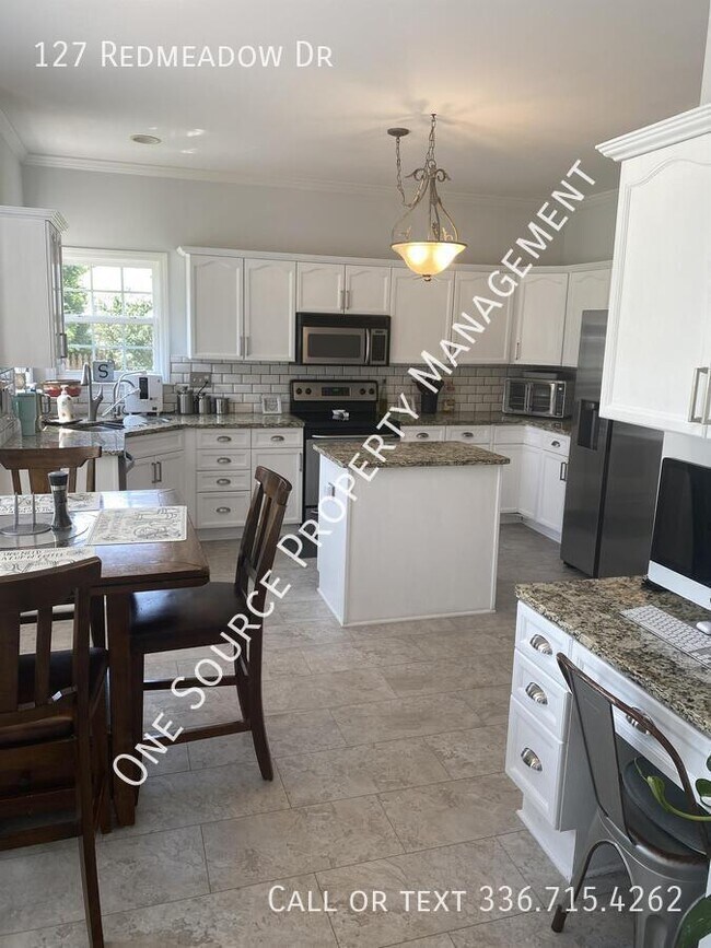 Building Photo - 127 Redmeadow Dr