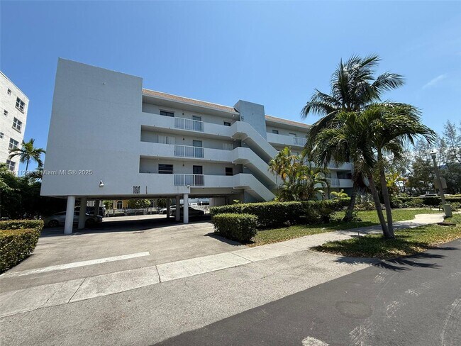 Building Photo - 3868 NE 169th St