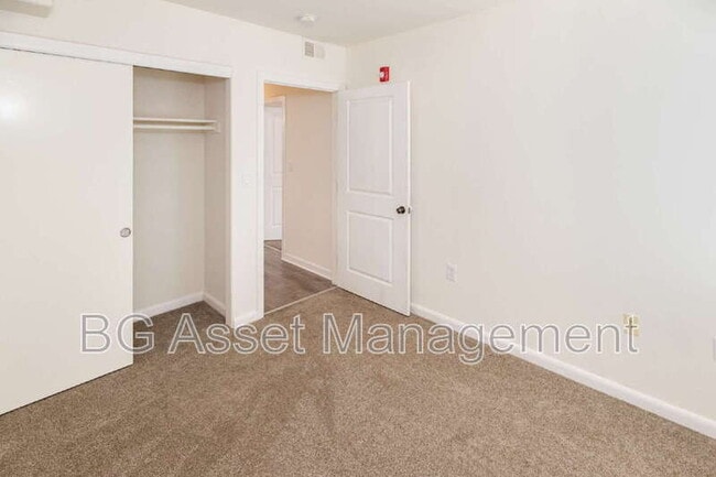 Building Photo - 1459 MacArthur Blvd