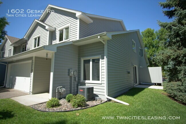 NEW: Carpet and paint throughout! 3 Beds ... - NEW: Carpet and paint throughout!  3 Beds ...