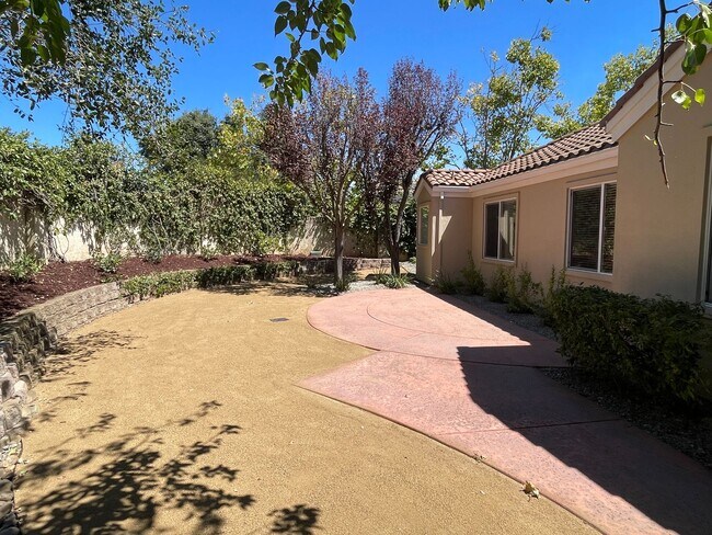 Building Photo - 1020 White Cloud Dr