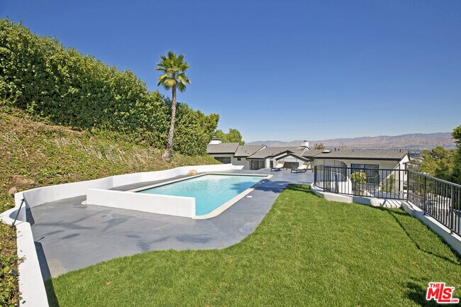 Building Photo - 3712 Berry Dr