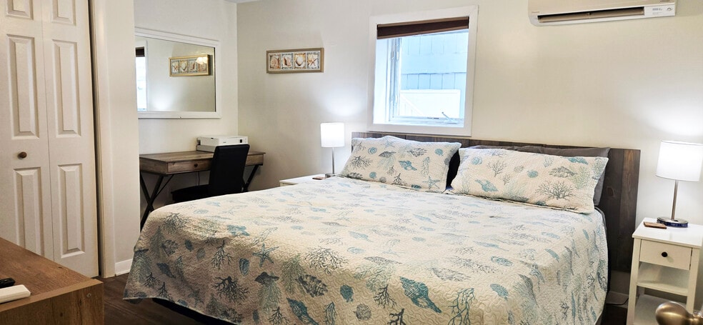 Bedroom 3 - 72 E Grand Ave