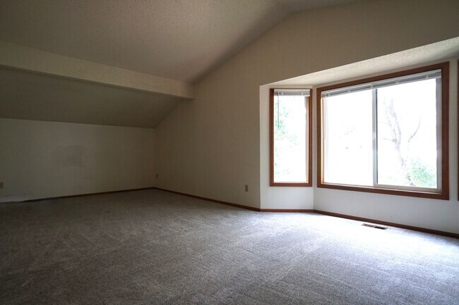 Building Photo - 1155 Popes Valley Dr
