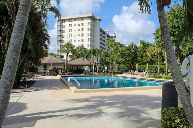 Building Photo - 3510 Oaks Way