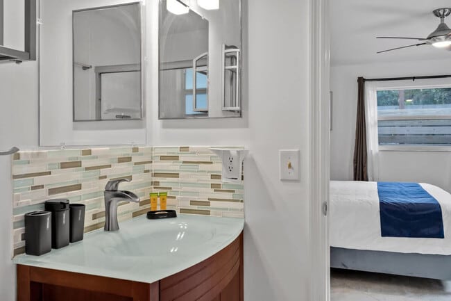 Building Photo - 2065 SW 28th Terrace