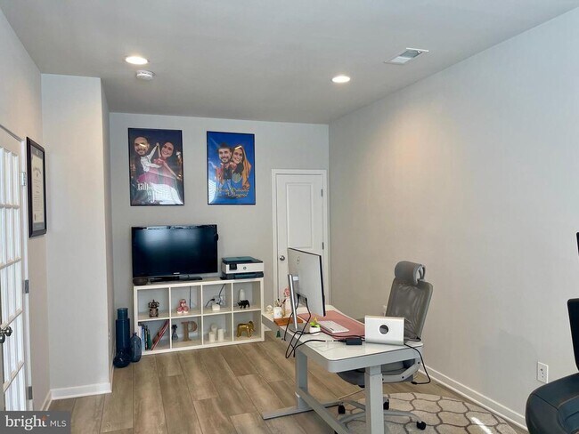 Building Photo - 23006 Sullivans Cove Sq